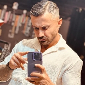 دانلود آهنگ تو می بال و پر تاج سر یار می سروری از ابی عالی